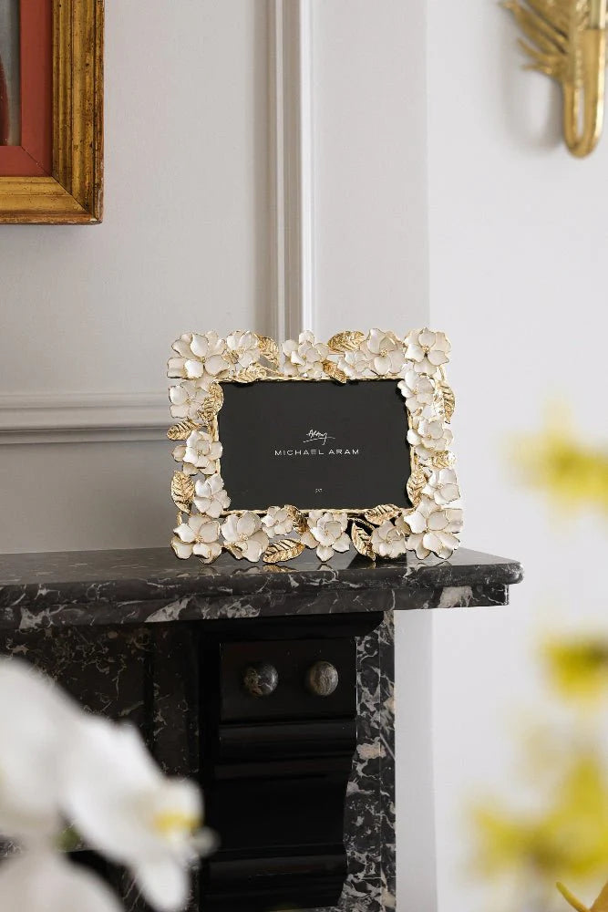 Gardenia Sculpted Frame