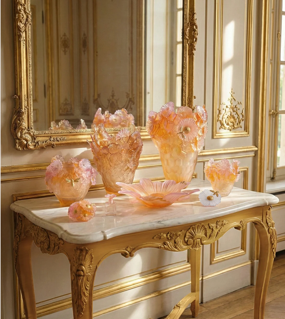 Or d'Abeille Vase Magnificent