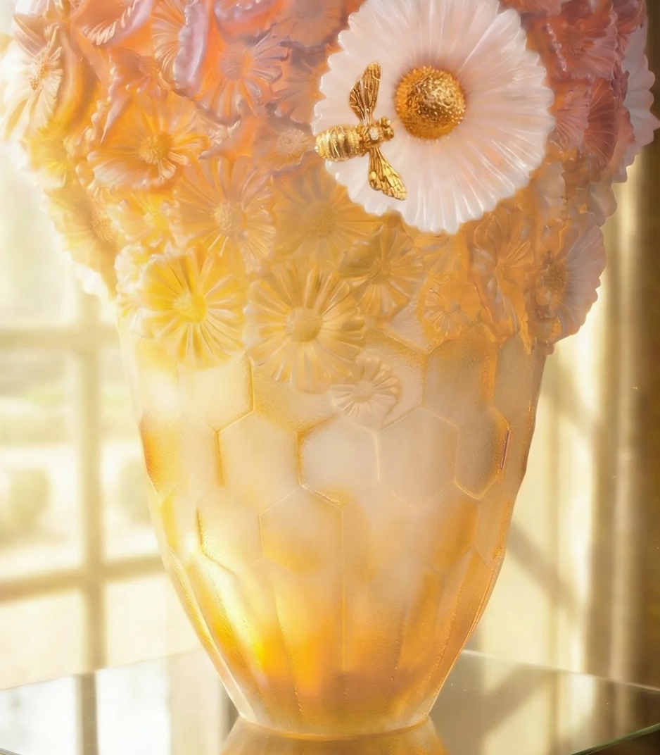 Or d'Abeille Vase Magnificent